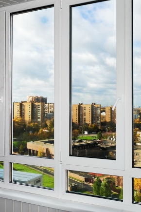 Vitrage de balcons avec fenêtres en plastique