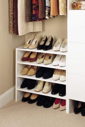 Armoire à chaussures pour chaussures dans le couloir
