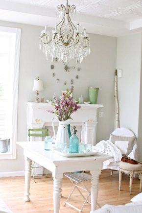 Lustres classiques dans des tons blancs