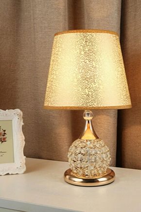 Lampy stołowe do sypialni