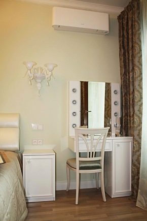 Choisir une table de maquillage avec un miroir et un éclairage