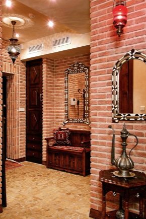 Briques décoratives à l'intérieur du couloir