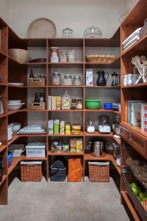 Comment faire des étagères dans un garde-manger de vos propres mains?
