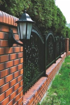 Ogrodzenie z cegły w projektowaniu krajobrazu