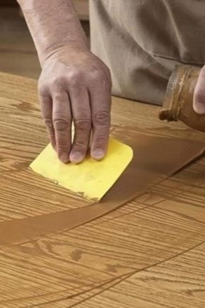 Les subtilités du choix d'un mastic pour parquet