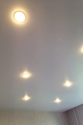 Comment laver un plafond tendu mat sans laisser de traces ?
