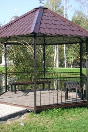 Gazebos en métal pour chalets d'été: types de structures