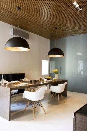 Plafond en bois dans la décoration intérieure
