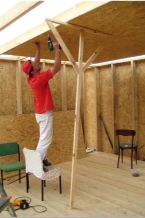 Les subtilités de déposer un plafond sur des poutres en bois