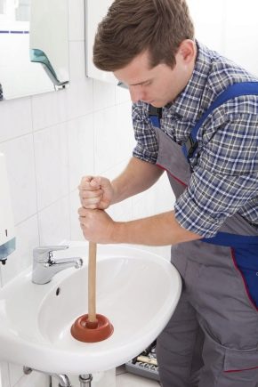 Jak i z jaką pomocą odblokować zlew w zlewie?