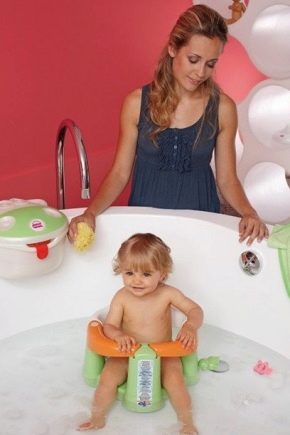 Chaises pour baigner le bébé dans la salle de bain: types et nuances de choix