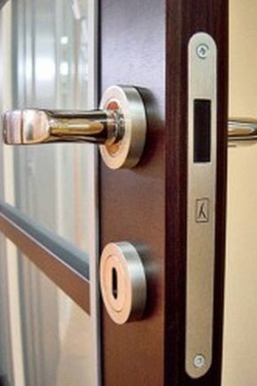 Wybór i montaż zamków wpuszczanych do drzwi wewnętrznych