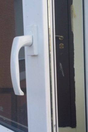 Rodzaje i cechy działania klamek do drzwi plastikowych