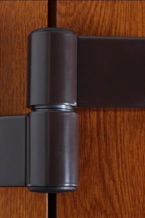 Choisir et installer des charnières pour portes en plastique