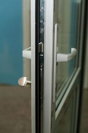 Serrures pour portes en plastique : types, sélection et conseils d'utilisation