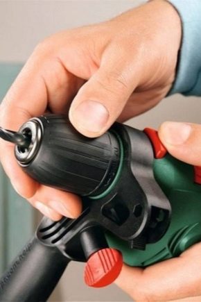 Comment retirer et remplacer le mandrin de la perceuse ?