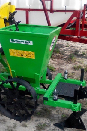 Jardinières de pommes de terre pour mini-tracteur : caractéristiques et subtilités de choix