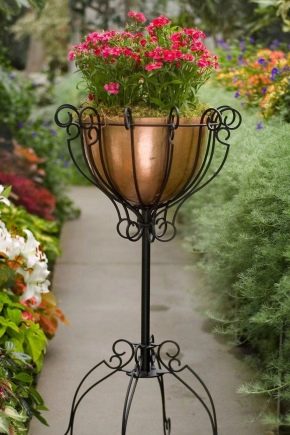 Supports métalliques pour fleurs: types et caractéristiques