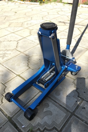 Wszystko o hydraulicznych podnośnikach do toczenia
