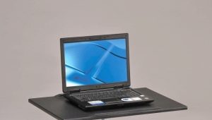 Jak wybrać stolik do laptopa na kółkach?