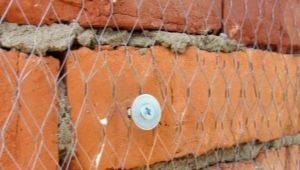 Tynkowanie siatki metalowej: zalety i wady użytkowania