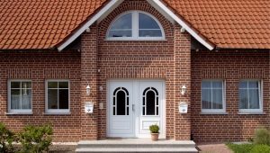 Siding piwniczny do cegły: wybór materiału na okładzinę