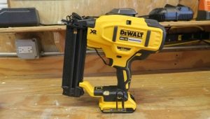 Wszystko o gwoździarkach DeWalt