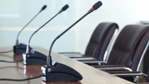 Mikrofony konferencyjne: cechy, przegląd modeli, kryteria wyboru