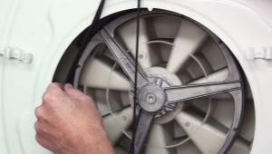 Courroie de machine à laver Indesit : pourquoi ça vole et comment l'enfiler ?
