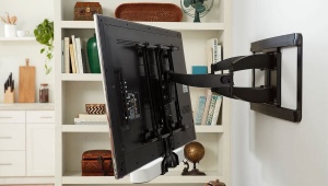 Jak zamontować uchwyt i powiesić telewizor na ścianie?