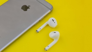 Jak podłączyć zestaw słuchawkowy Bluetooth do telefonu?