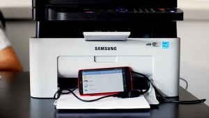 Jak podłączyć drukarkę do telefonu przez USB i drukować dokumenty?