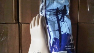 Longueur des gants diélectriques