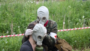 Jak założyć maskę gazową?