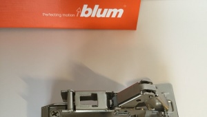 Zawias meblowy Blum na pierwszy rzut oka