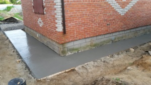 Jak prawidłowo wykonać betonową powierzchnię niewidomą?