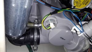 Pourquoi le lave-vaisselle ne collecte-t-il pas d'eau et que dois-je faire ?