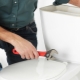 Zasady instalacji i naprawy spłuczki WC