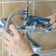 Proces instalacji baterii łazienkowej