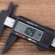 Suwmiarki elektroniczne: cechy, jak wybrać i używać?