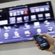 Jak sterować telewizorem Samsung bez pilota?